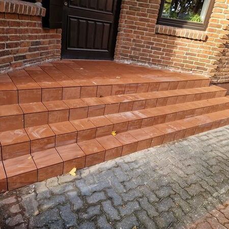Treppensanierung erfolgreich abgeschlossen: Neue Klinkerfliesen für den Eingangsbereich - Neu